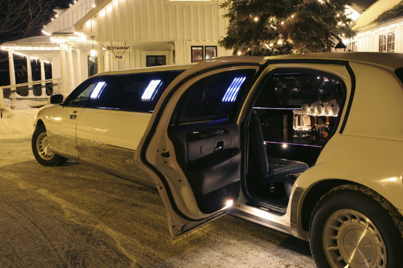 6 Tips to Hiring the Perfect Bachelorette Party Bus or Limousine